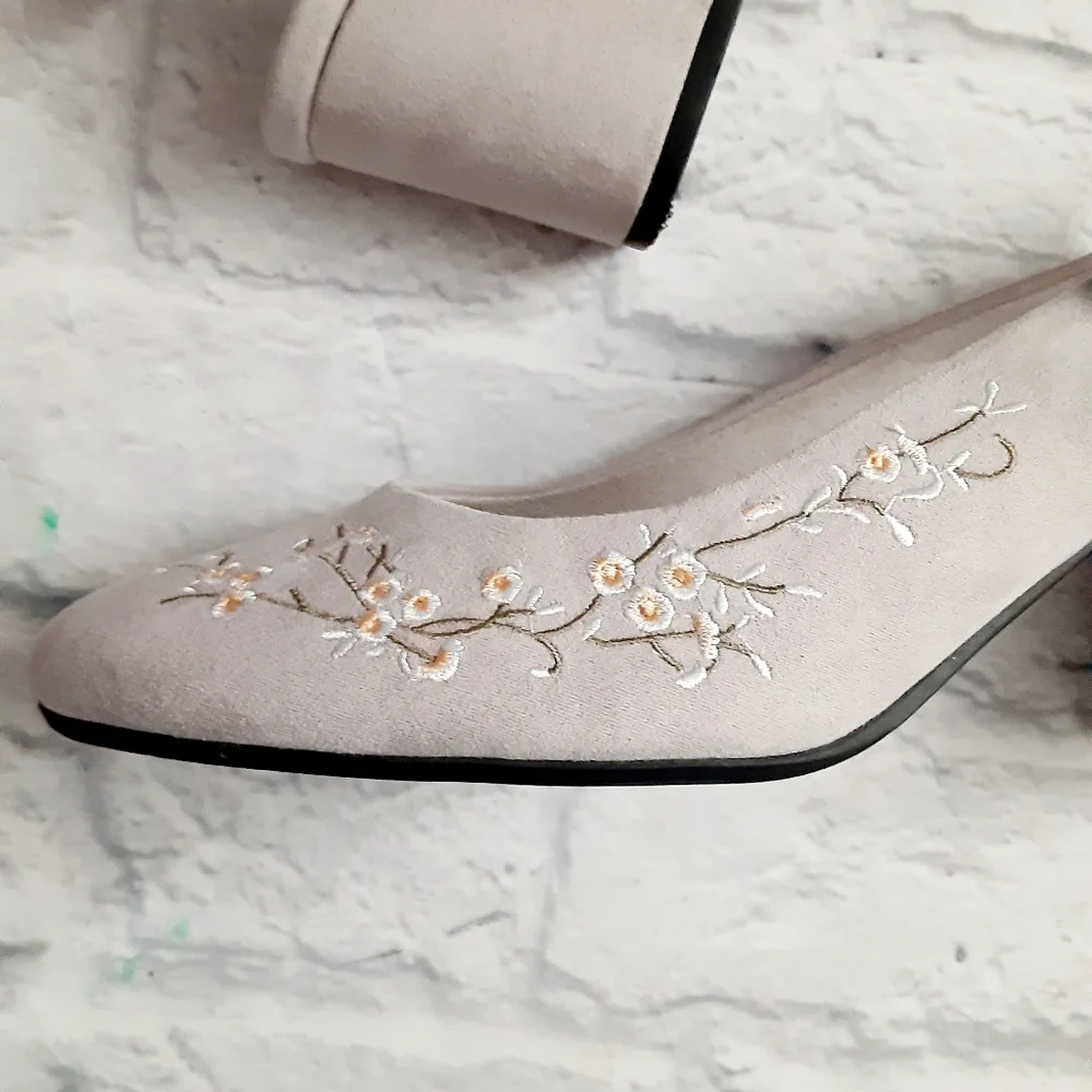 Easy Street Dainty  slingback embroidered